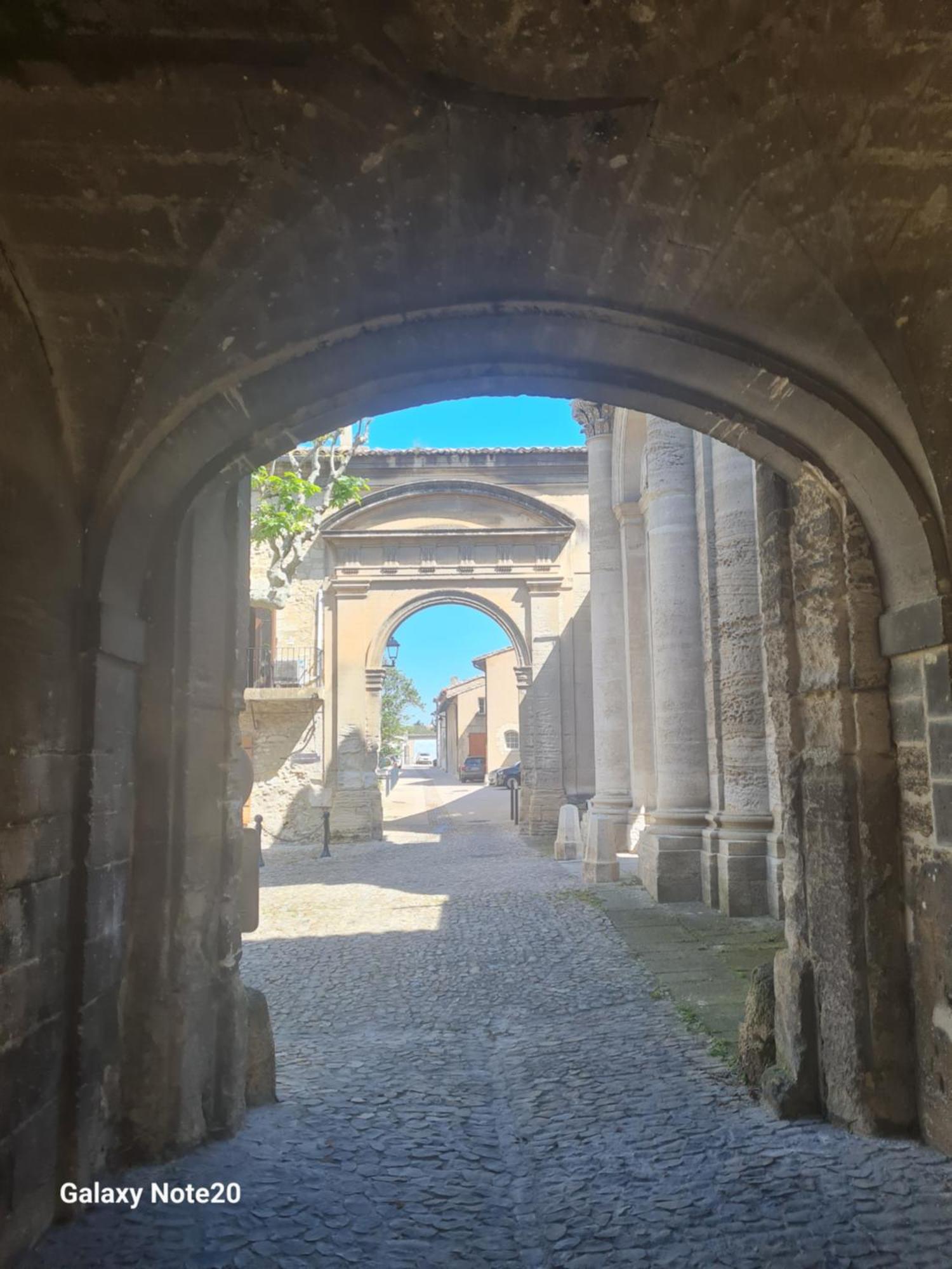 Maison De Charme Villeneuve Les Avignon فينوف ليز أفيجْنْ المظهر الخارجي الصورة